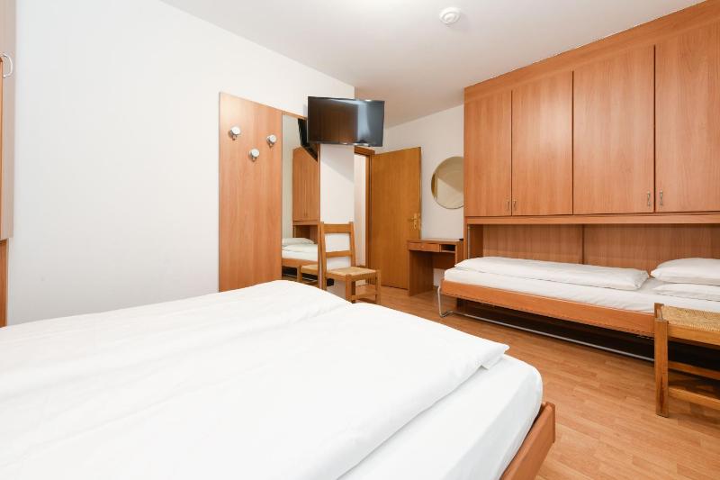 Budget One-Bedroom Apartment image 2