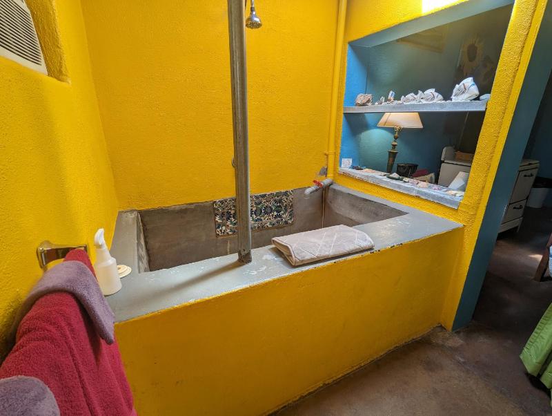 Queen Room with Spa Bath image 3