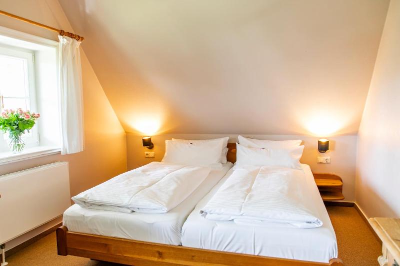 Economy Double Room image 1