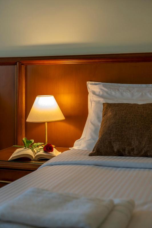 Superior Triple Room with Sea View image 4