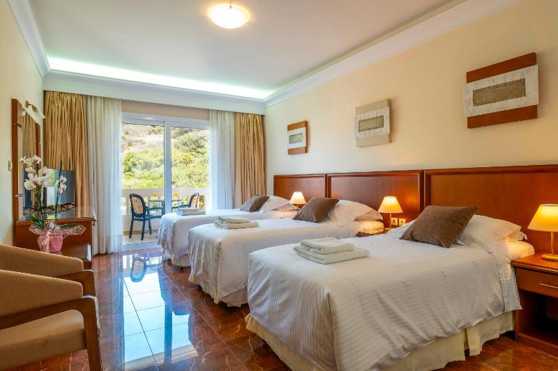Superior Triple Room image 1
