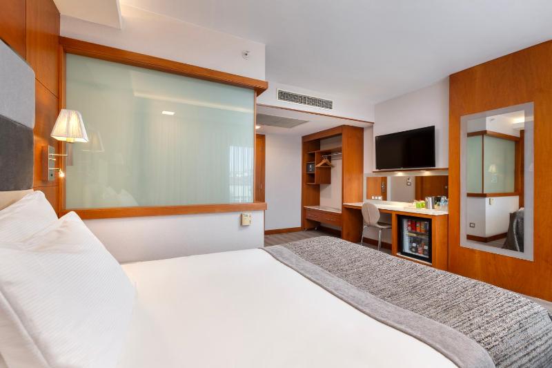 Standard Double or Twin Room image 1