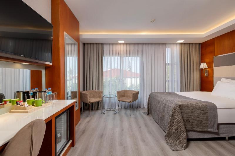 Standard Double or Twin Room image 3