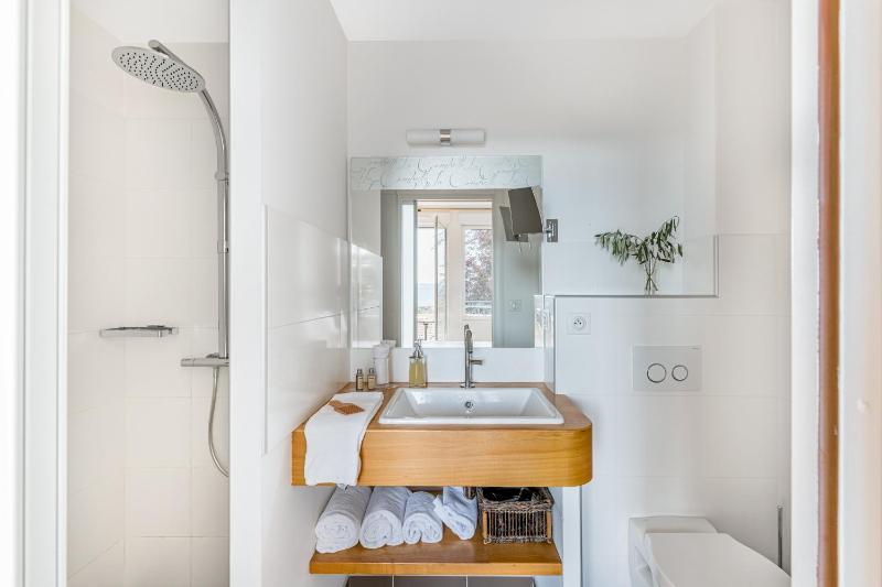 Double Room with Balcony image 1