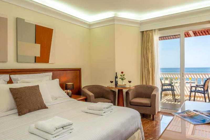 Superior Double  Room with Sea View image 4
