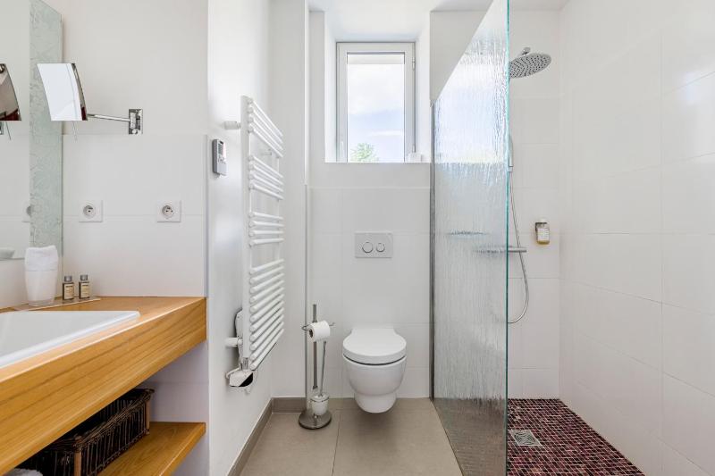 Deluxe Double Room with Balcony image 2