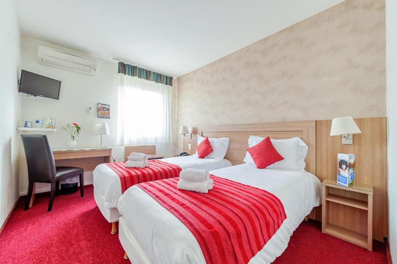 Twin Room image 2