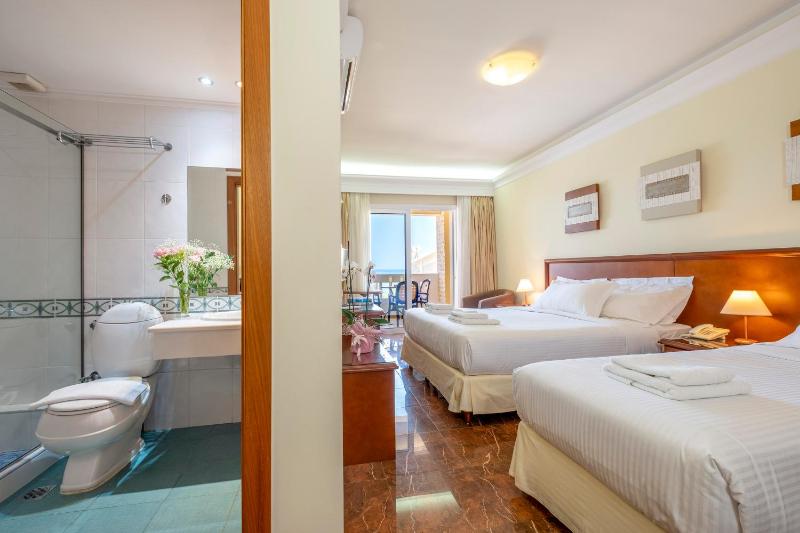 Superior Triple Room with Sea View image 1