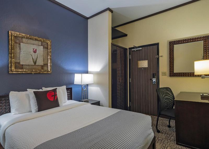 Standard Queen Room image 3