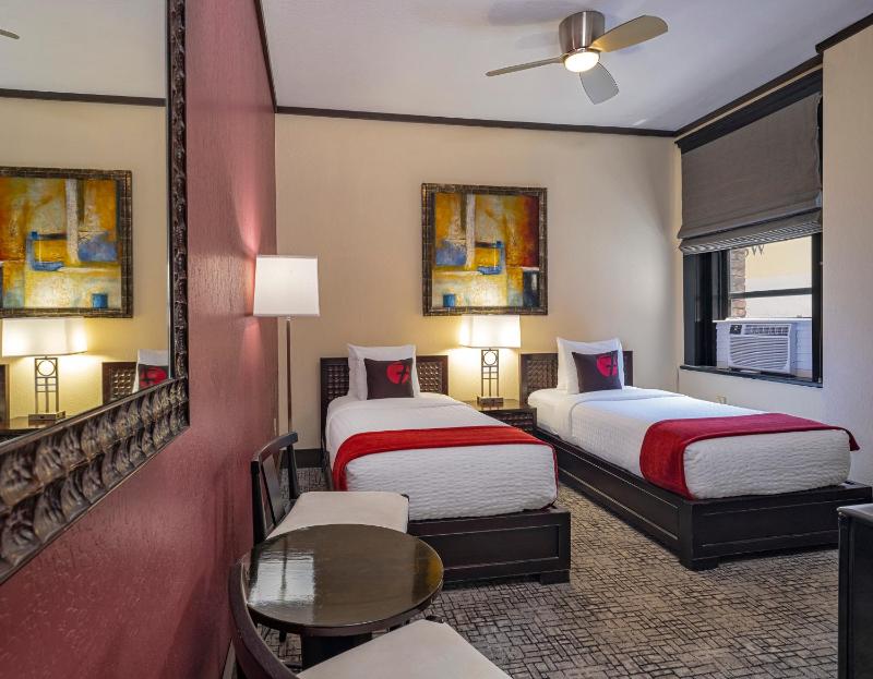 Standard Double Room With Two Full Beds image 3
