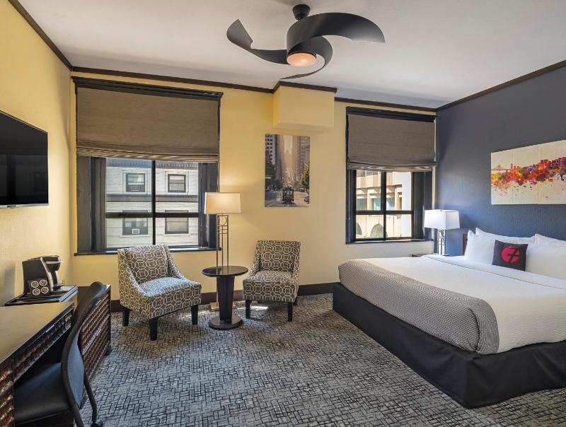 Standard King Room image 4