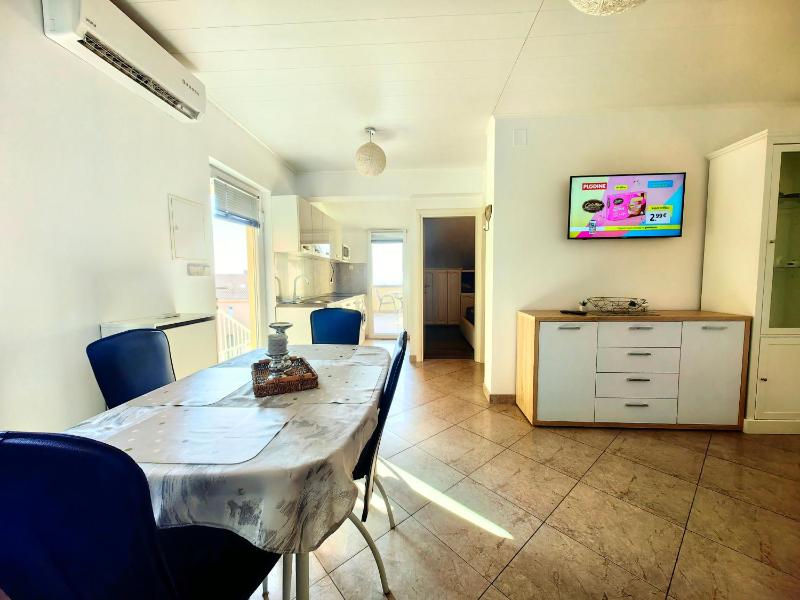 One-Bedroom Apartment with Sea View image 4