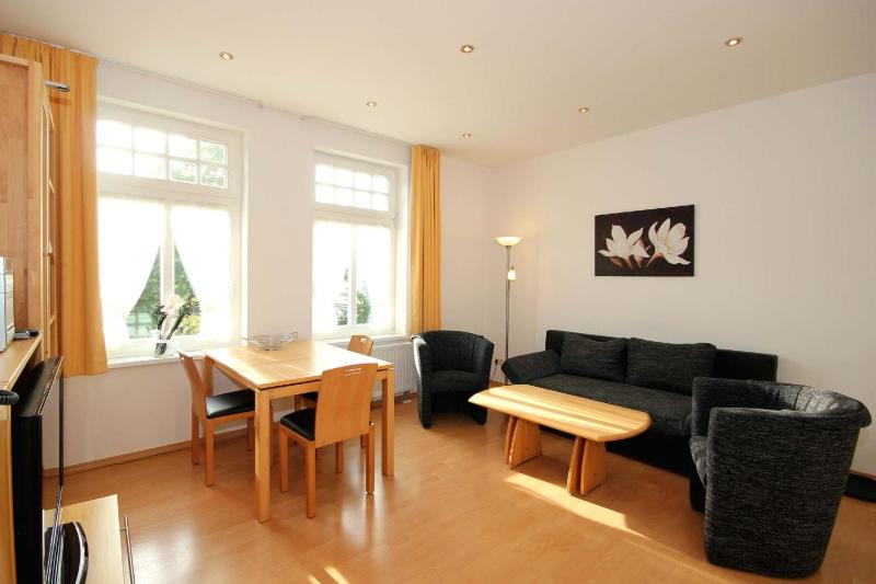 One-Bedroom Apartment 35RB5 image 1