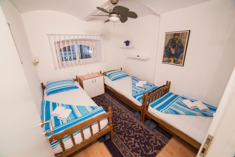 Twin Room with Shared Bathroom image 4