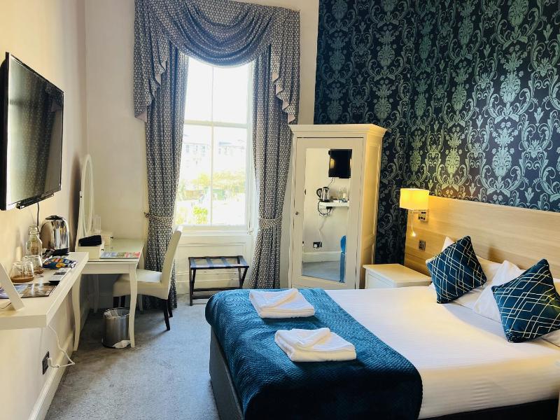Double Room with Private Bathroom image 3