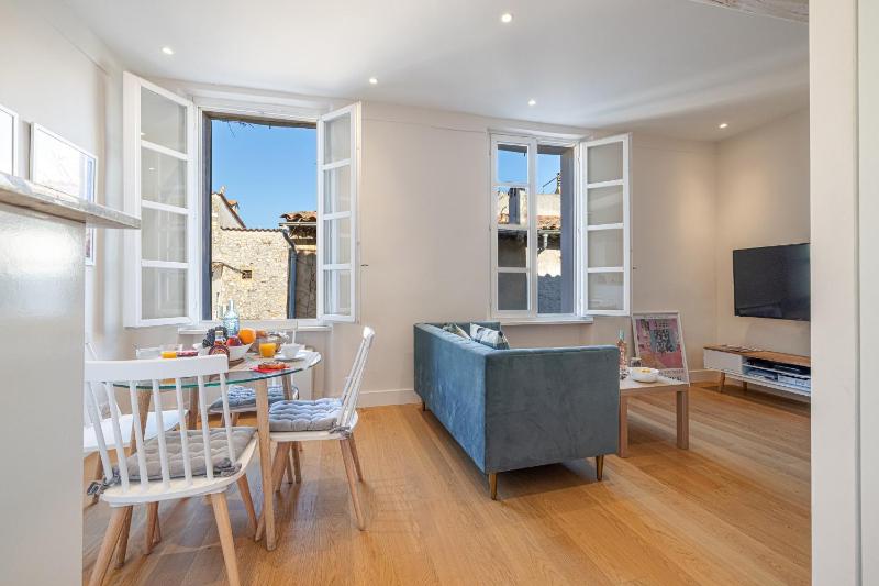 Apartment Matisse 100m Near The Sea - Happy Rentals - image 6