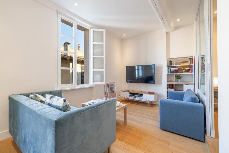 Apartment Matisse 100m Near The Sea - Happy Rentals - image 21