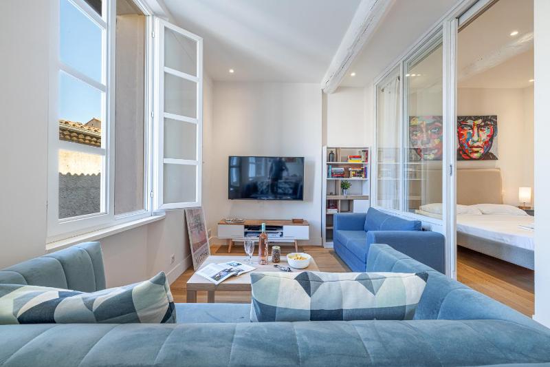Apartment Matisse 100m Near The Sea - Happy Rentals - image 20