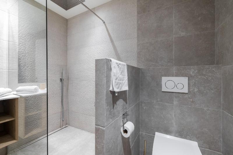 Apartment Matisse 100m Near The Sea - Happy Rentals - image 11