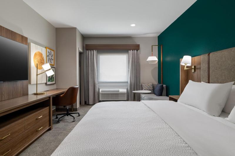 King Room - Hearing Accessible image 2