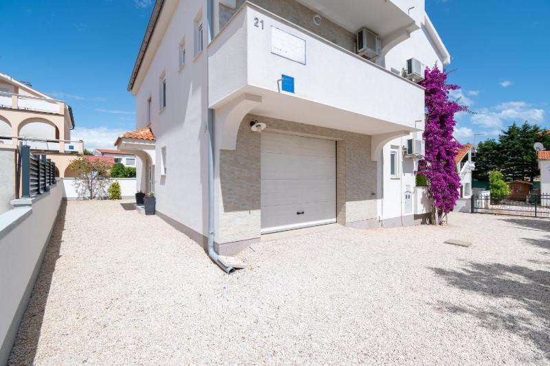 Apartments with parking space Vir - 23221 - image 6