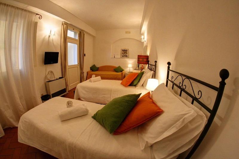 Deluxe Double or Twin Room image 4