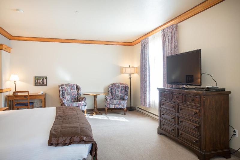 Deluxe King Room image 3