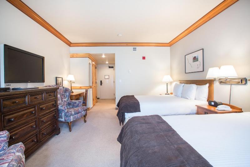 Standard Queen Room with Two Queen Beds image 2
