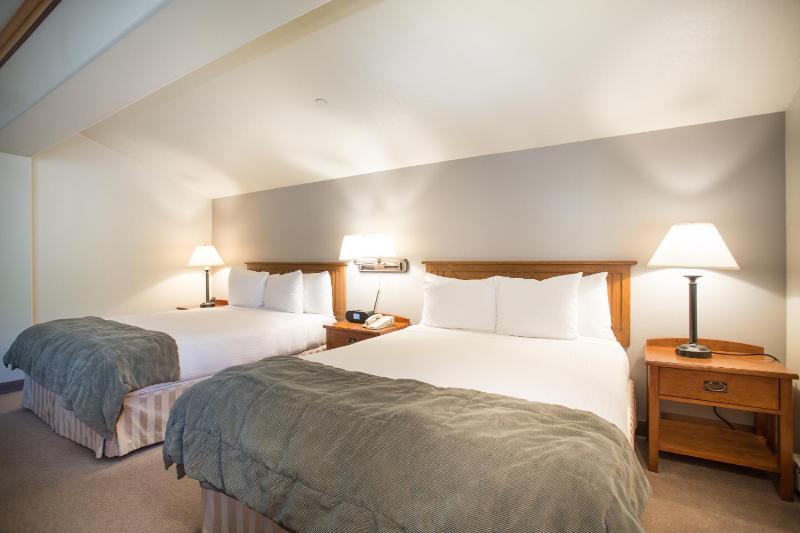 Deluxe Queen Room with Two Queen Beds image 2