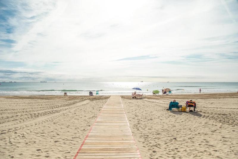 APARTBEACH GOLDEN I MUY LUMINOSO JUNTO PLAYA y CLIMATIZADO - image 16