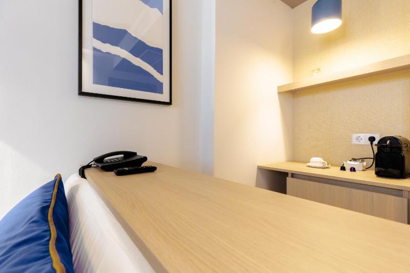 Standard Single Room image 2