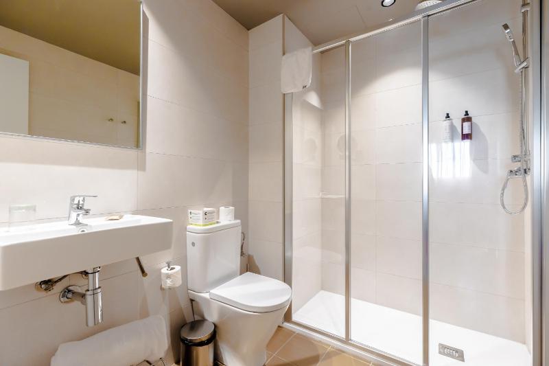 Standard Single Room image 3