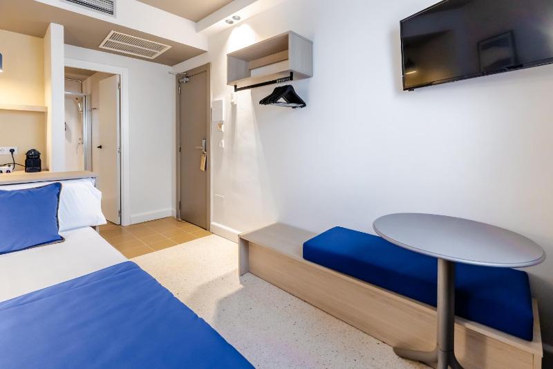 Standard Single Room image 4