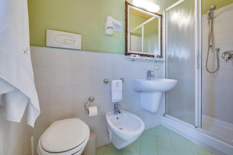 Double Room image 2