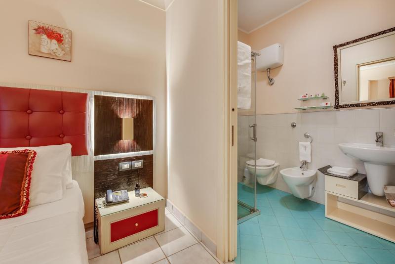 Triple Room image 3