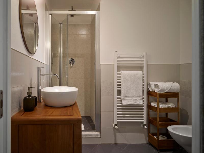 Quadruple Room image 2