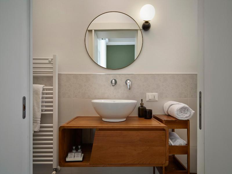 Small Double Room image 3