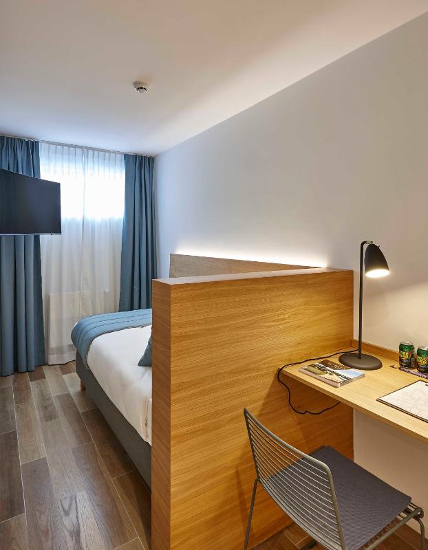 Cozy Single Room image 3