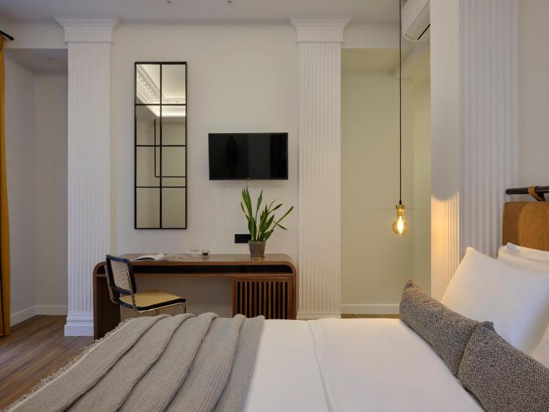 Deluxe Room Balcony image 4