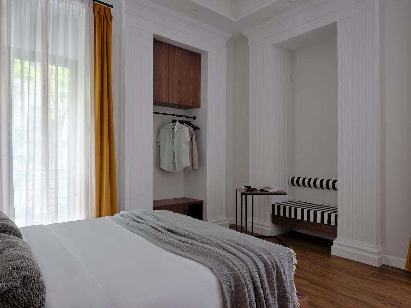 Deluxe Room Balcony image 3