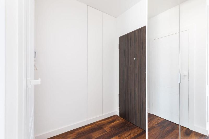 Prestigious & Classy Apartment Next To The Metro Station by Noclegi Renters - image 15