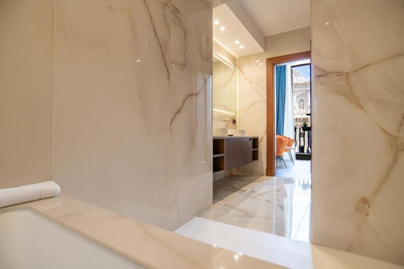 Junior Suite with City View image 3
