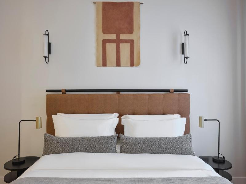 Deluxe Room image 3
