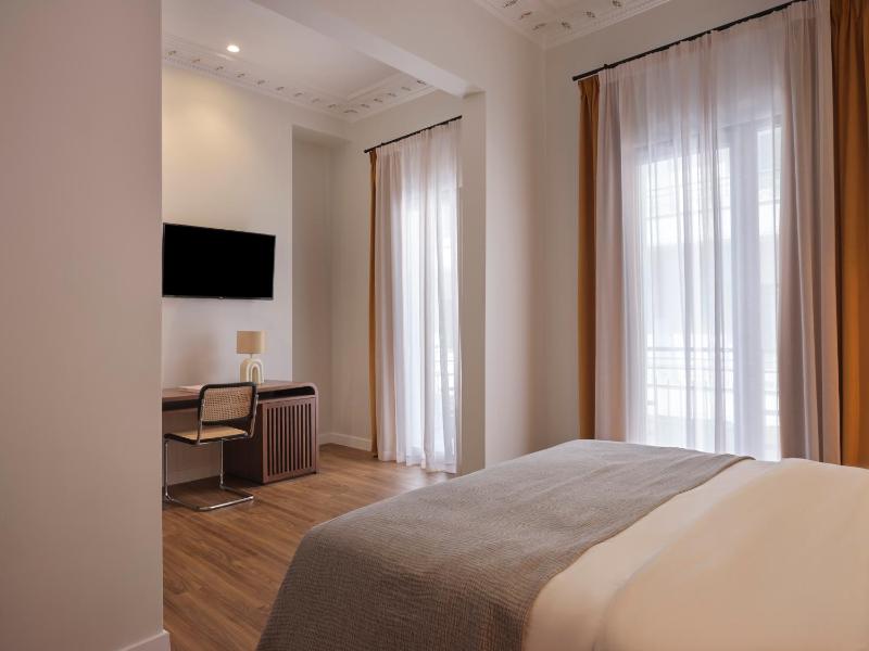 Suite with Balcony image 3