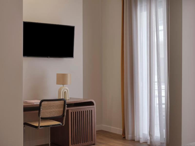 Suite with Balcony image 4