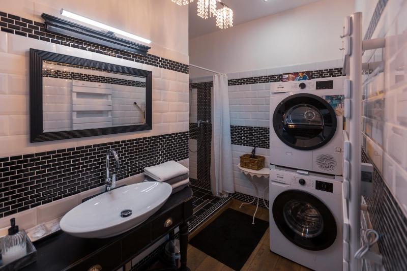 Two-Bedroom Deluxe Apartment image 1