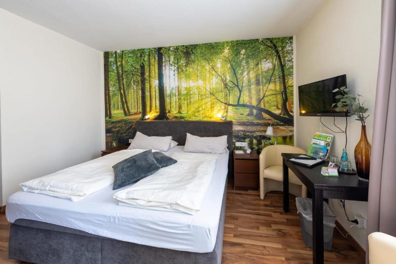 Double Room image 1