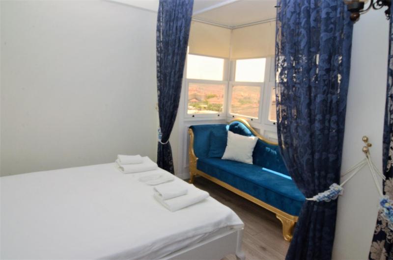 Deluxe King Room image 4