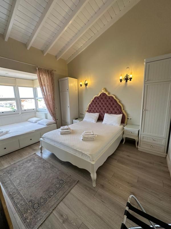 Deluxe Quadruple Room image 1