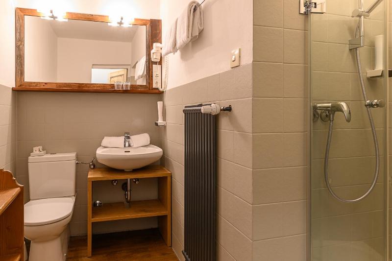 Small Double Room image 4